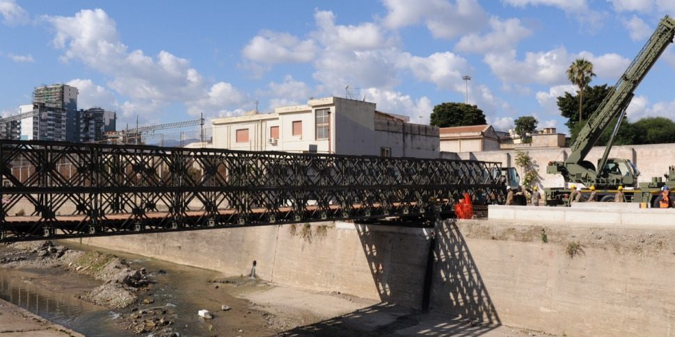 Palermo Grossa Buca Sul Ponte Bailey Stop Al Transito Delle Auto