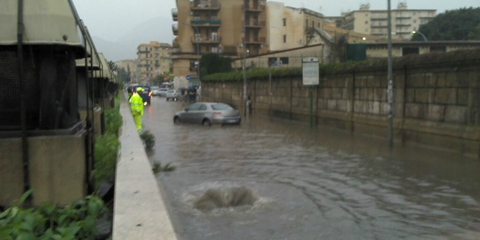 Piogge A Palermo Allagamenti Da Via Messina Marine A Mondello