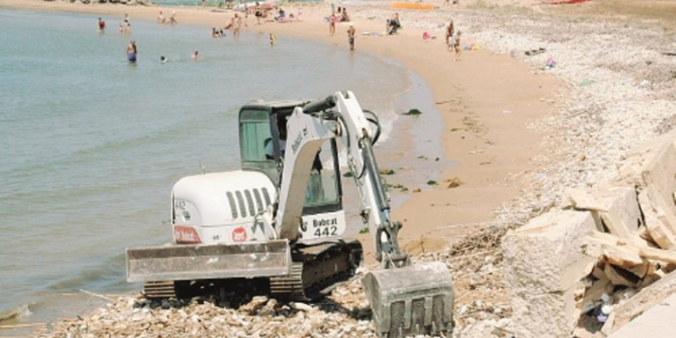 Spiaggia Di Cannatello Ad Agrigento Sporca Volontari In Azione