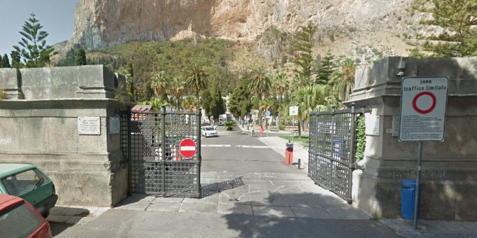 Corruzione Al Cimitero Dei Rotoli A Palermo Otto Indagati Tra