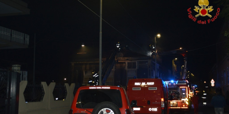 Incendio In Una Casa Del Centro Di Catania Intossicato Un Enne