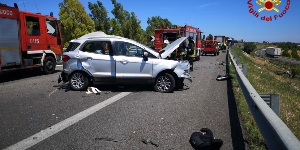 Tragico Incidente Sulla Palermo Catania Un Morto Tra Catenanuova E