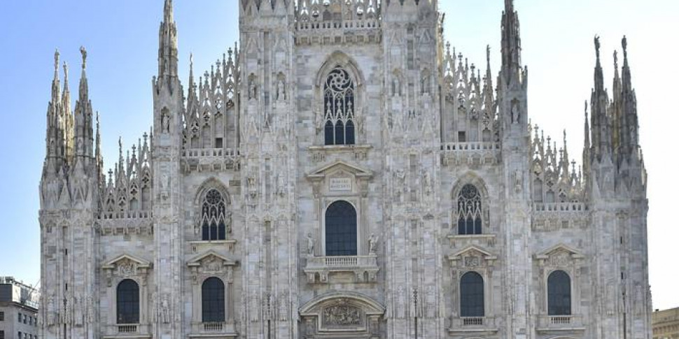 Sequestra Vigilante Del Duomo Di Milano E Gli Punta Il Coltello In Gola