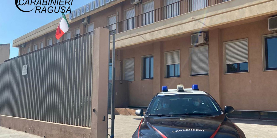 Tentano Di Rubare Un Cartellone Pubblicitario Tre Arresti A Comiso