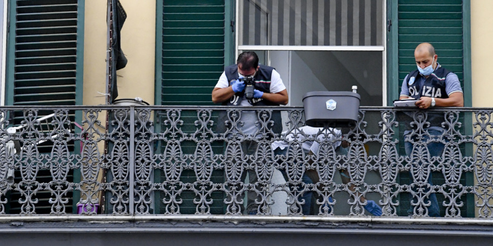 Il video del bimbo di 3 anni Ti butto giù Poi vola dal balcone e