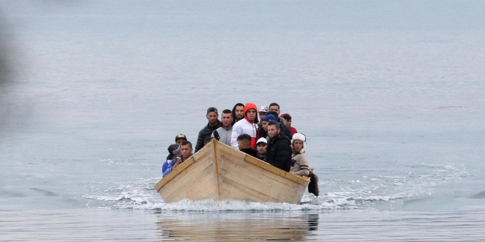 I Bimbi Morti Nel Rogo Del Barchino Al Largo Di Lampedusa Fermati Due