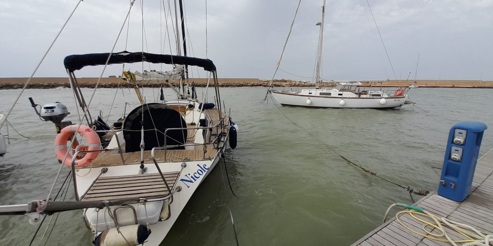 Forti Raffiche Di Vento Sulla Sicilia Collegamenti Ridotti Per Le