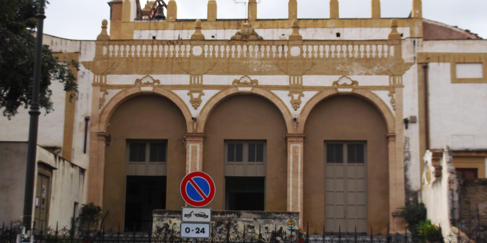 Palermo Tentano Di Rubare In Chiesa Ma Sono Costretti A Fuggire