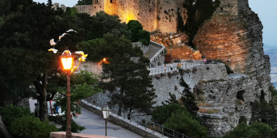 Da Mantova Ad Erice Non Gli Viene Pagato Il Trasloco E Deruba La