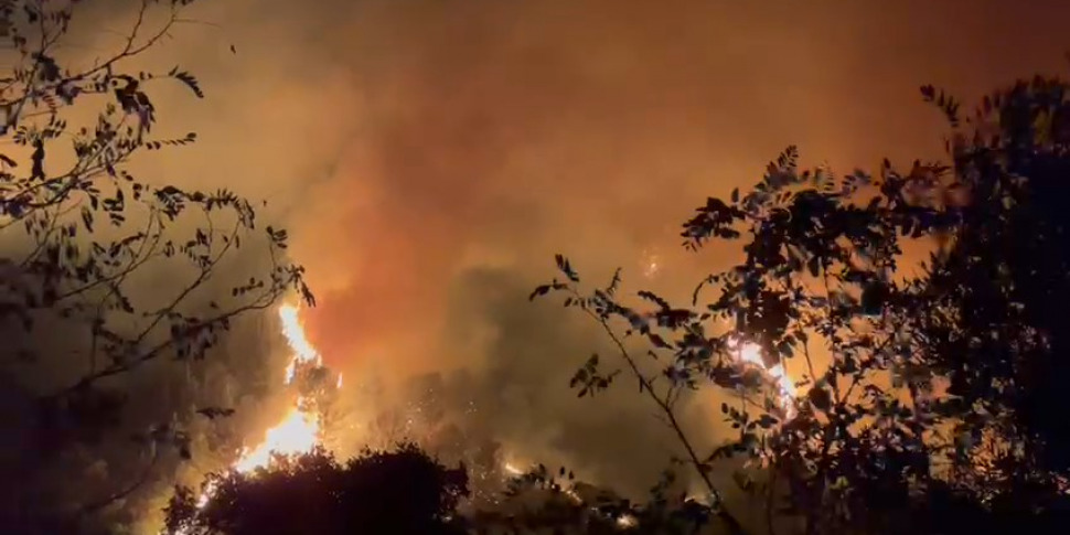 Incendio a Calatafimi nel Bosco di Angimbè fiamme fino a mezzanotte