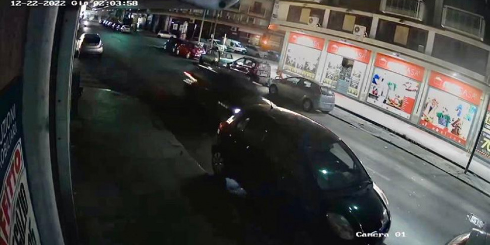 Palermo Il Momento Dello Schianto Contro Un Auto In Sosta Il Video