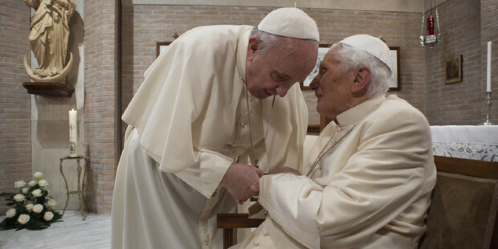 Il Papa ai fedeli Pregate per Benedetto XVI è molto ammalato