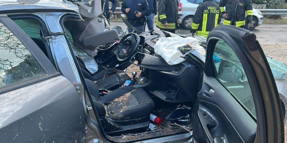 Palermo Incidente Nella Discesa Per Mondello Automobilista In