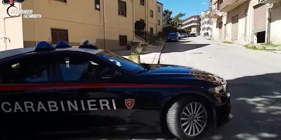 Droghe Sintetiche E Anche Un Grande Pugnale Ventunenne Arrestato A