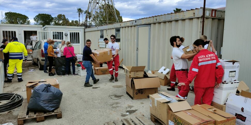 Emergenza All Hotspot Di Lampedusa Arrivano Gli Aiuti Della Protezione