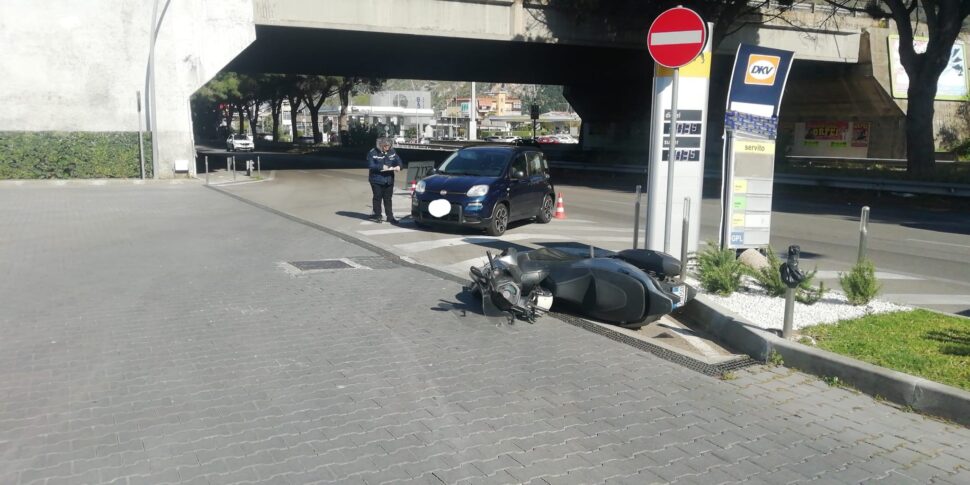 Palermo Grave Incidente In Viale Regione Due Feriti Uno In Coma