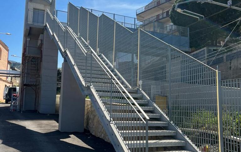 Ferrovie Un Sovrappasso Per Attraversare I Binari Di Santo Stefano