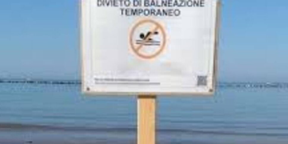 Schiuma In Mare Divieto Di Balneazione In Un Tratto Di Costa A Carini