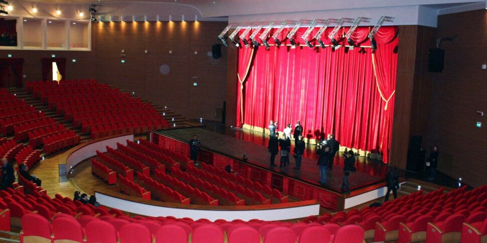 La Tangente Per Il Saggio Di Danza Al Teatro Comunale A Barcellona