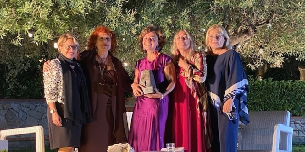 Letojanni Il Premio Tela Di Penelope A Laura Anello Per Le Vie Dei