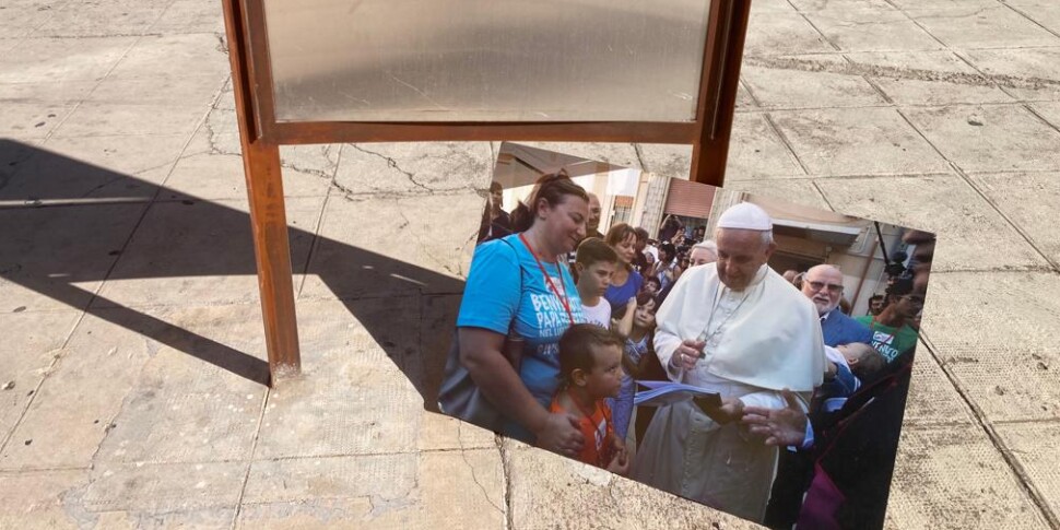 Palermo Divelta Una Foto Di Papa Francesco In Visita Alla Casa Del