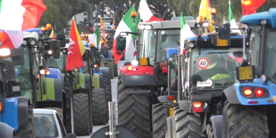 Il Video Della Protesta Dei Trattori Da Salermi Ad Alcamo Giornale Di