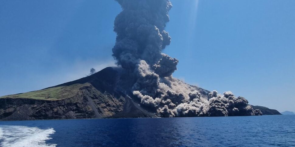 Stromboli Il Giorno Dopo La Grande Eruzione La Protezione Civile