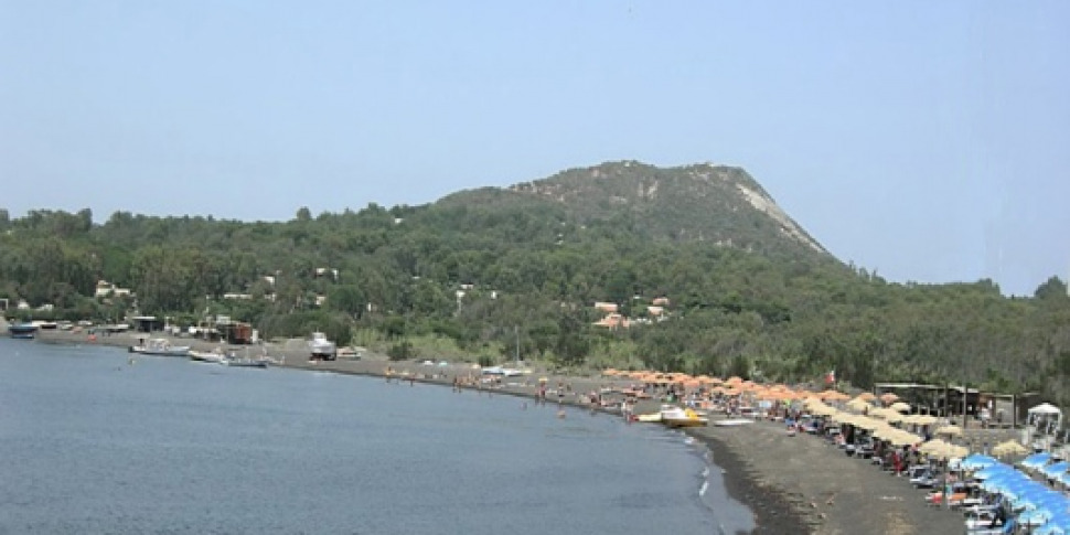 Sabbie Nere A Vulcano Via Al Progetto Di Recupero Della Spiaggia