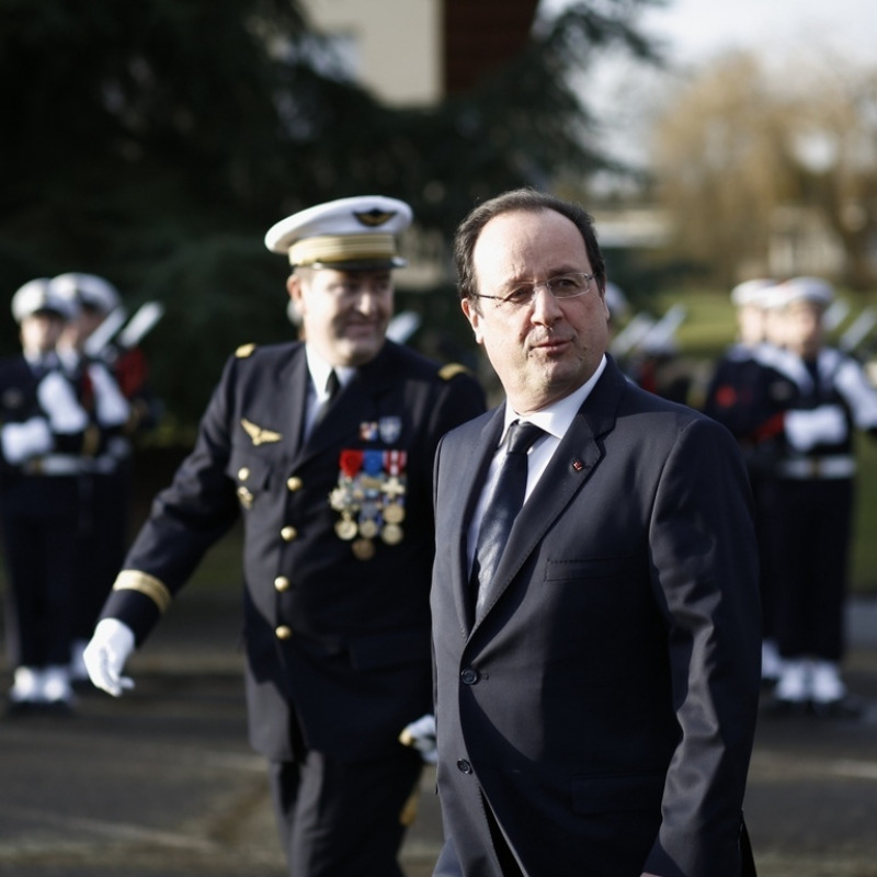 Hollande aveva così smentito le voci di un matrimonio imminente con la Gayet
