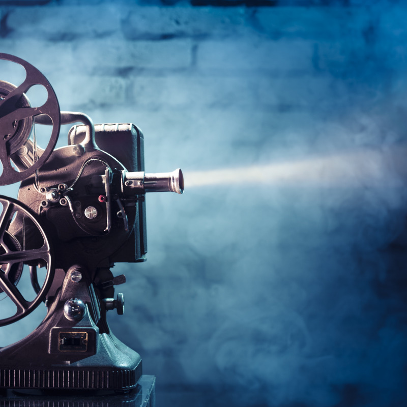 Cinema.Nel 1894 traendo spunto da un'invenzione di Thomas Edison, Filoteo Alberini mette a punto una macchina per la ripresa e la proiezione delle immagini