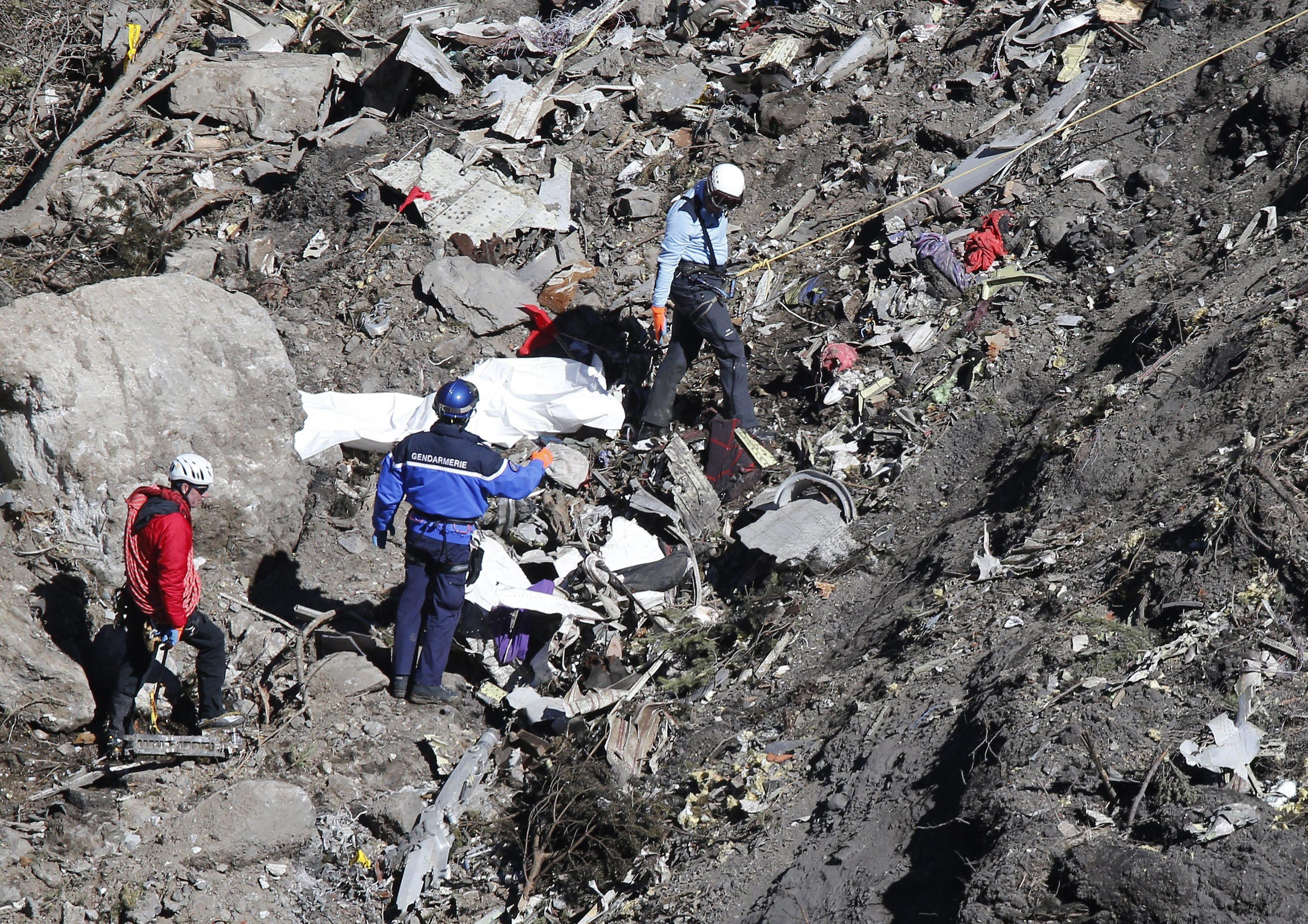 Disastro Germanwings, tutti i segreti delle scatole nere - la Repubblica