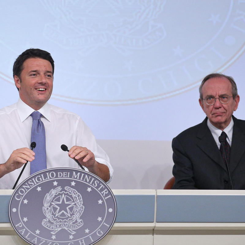 Il premier Matteo Renzi e il ministro dell'Economia Pier Carlo Padoan
