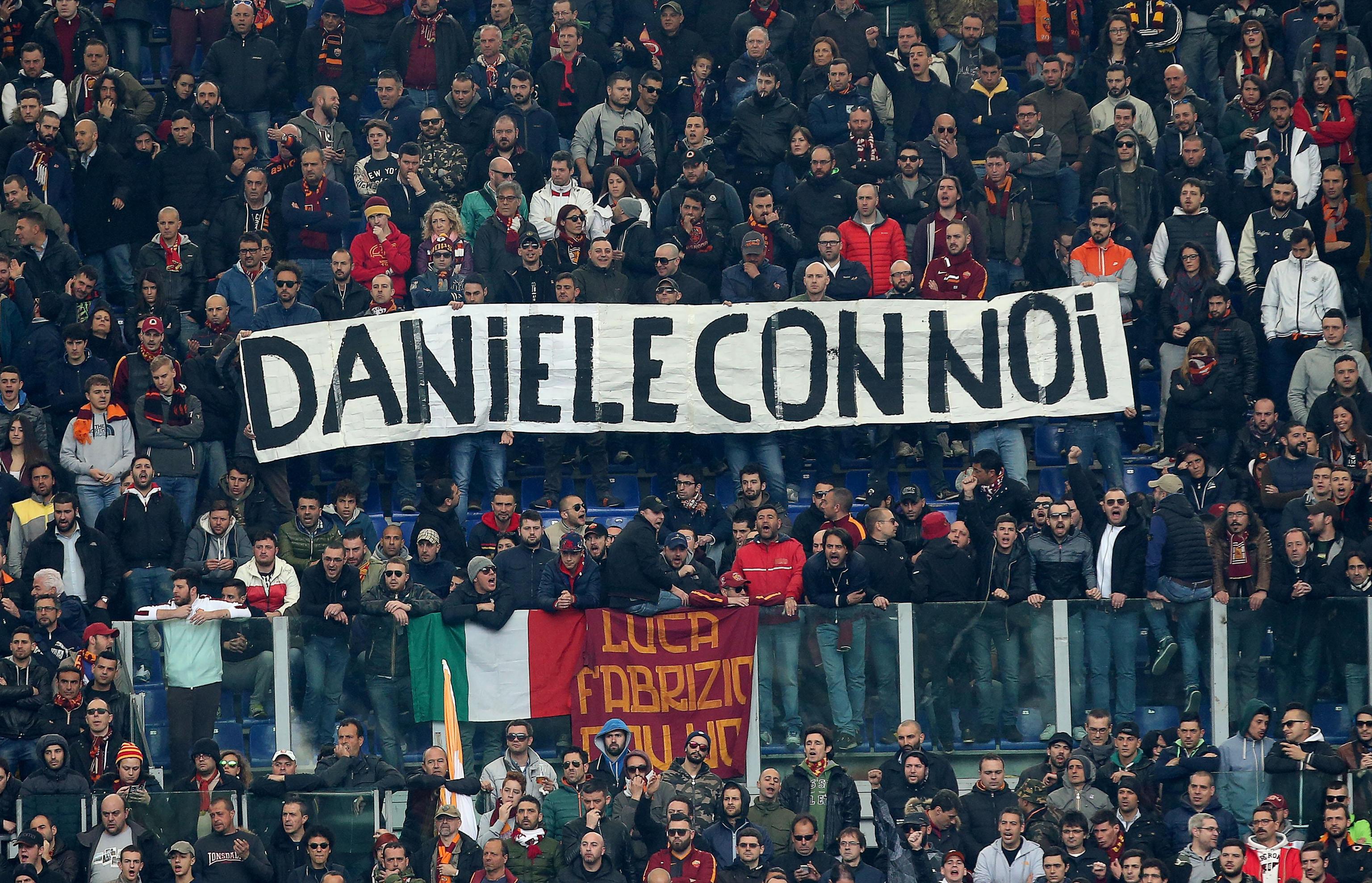 Roma Napoli in curva gli striscioni contro la madre di Ciro