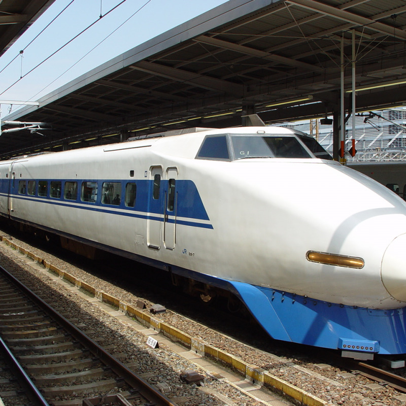 Uno dei treni superveolci in Giappone di ultima generazione