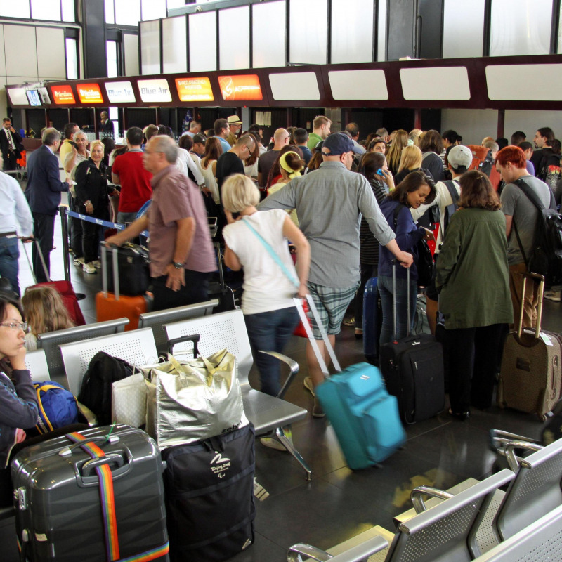 Disagi e passeggeri in attesa a Fiumicino