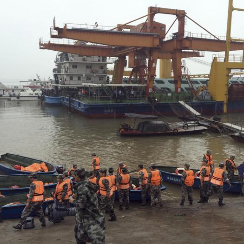 Traghetto affondato in un fiume in Cina
