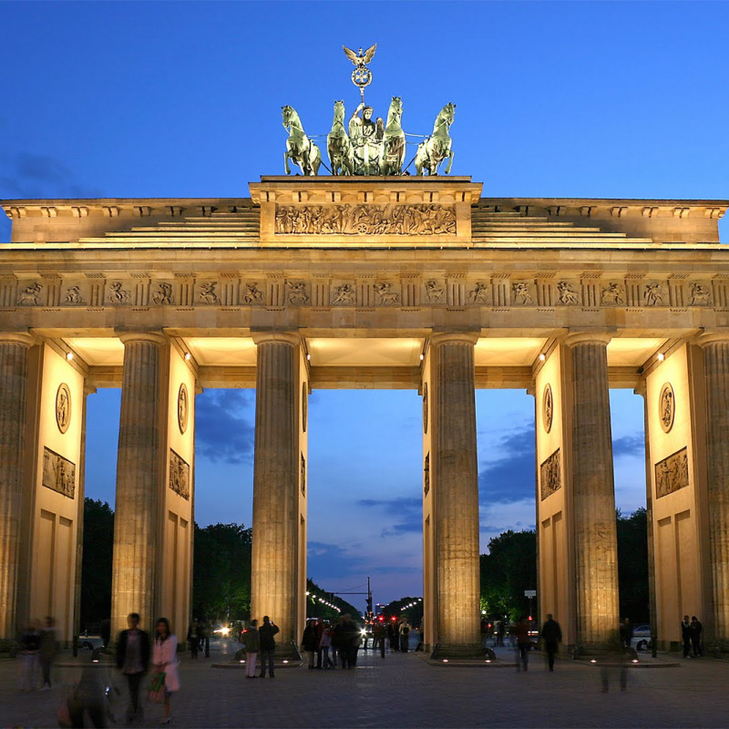 Berlino, Germania - Poche città hanno giocato un ruolo così centrale nella storia recente come Berlino, e la sua leggendaria vita notturna assieme alla vasta scelta di ristoranti la rende una delle città più movimentate e divertenti della moderna Europa
