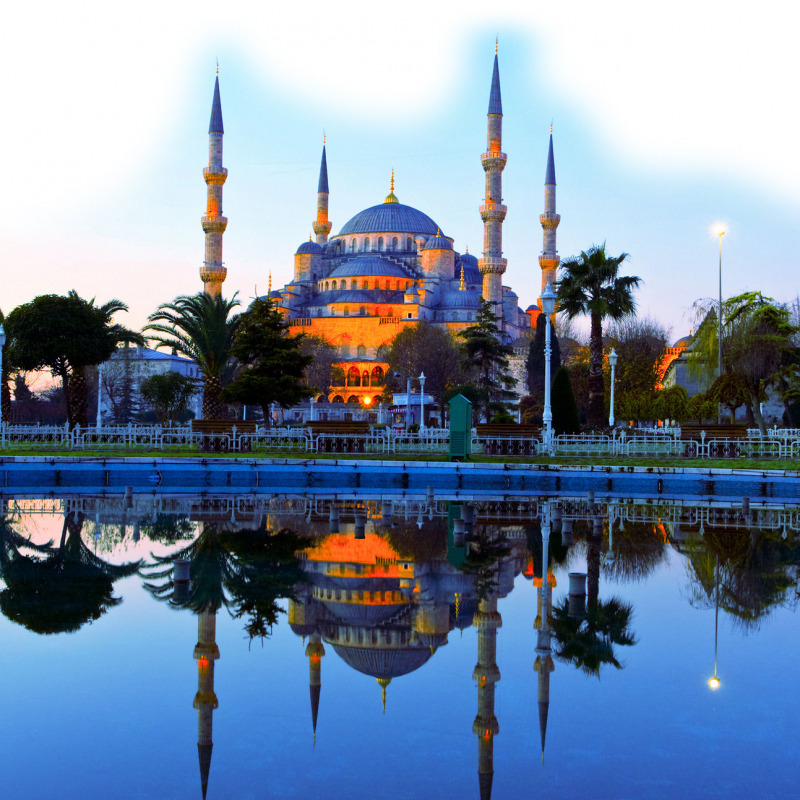 Istanbul, Turchia - Si, Istanbul... la città in cui l'Est incontra l'Ovest. Dalle sue moschee monumentali ai suoi vivaci bazaar, Istanbul è la città che può vantare millenni di storia ed essere comunque più importante che mai