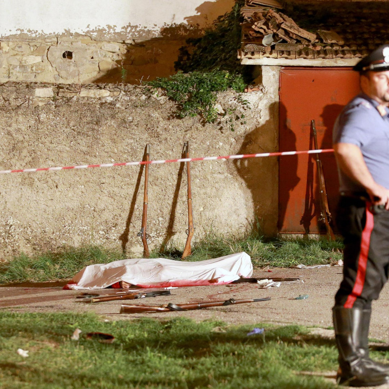 Il corpo senza vita di Agostino Carullo, morto a causa dell'esplosione di un fucile durante uno spettacolo a Potenza