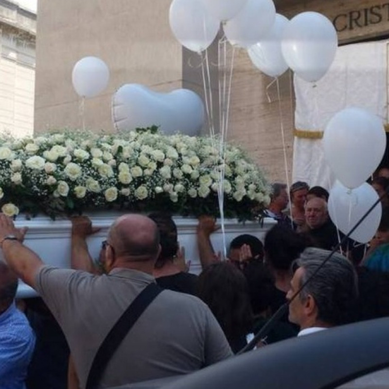 I funerali di Ilaria (foto Strettoweb.com)