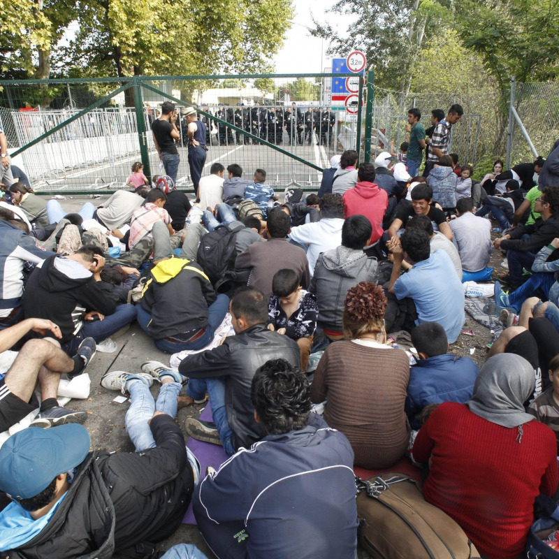 Migranti alla frontiera in Ungheria - Foto archivio
