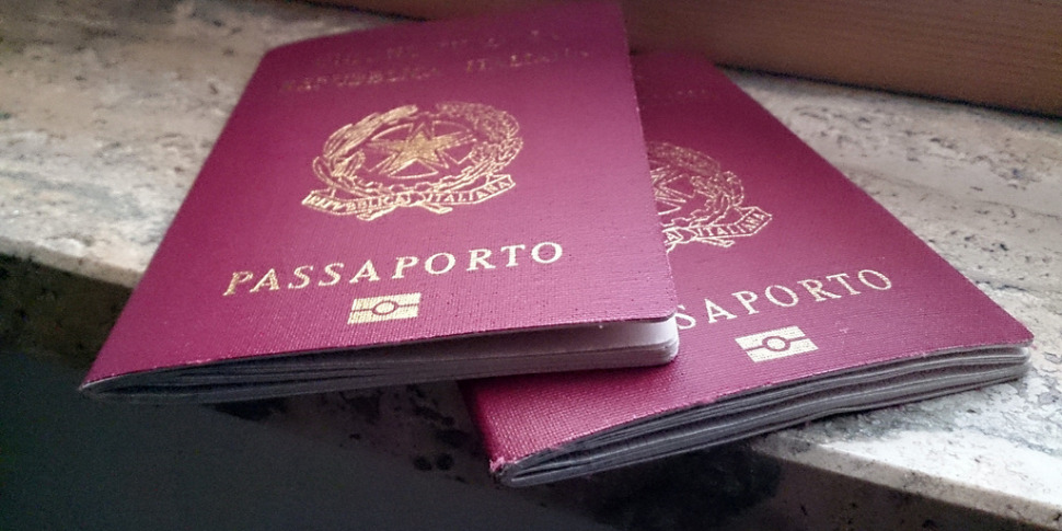 https://assets.gds.it/2015/09/passaporto-970x485.jpg