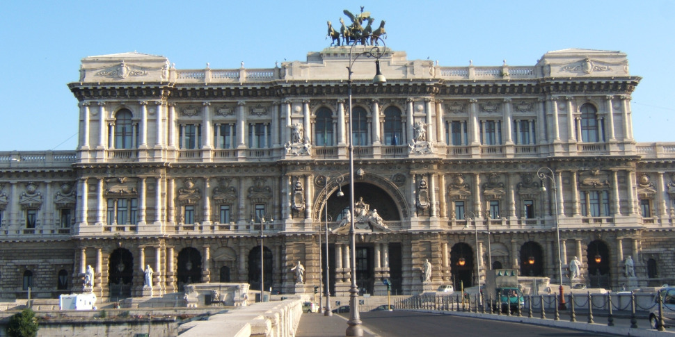 https://assets.gds.it/2015/09/tribunale-roma-970x485.jpg