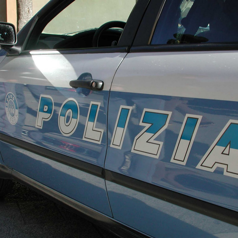 Segnalano otto bimbi soli a San Cristoforo a Catania, la polizia scopre una sala giochi abusiva e un centro di spaccio
