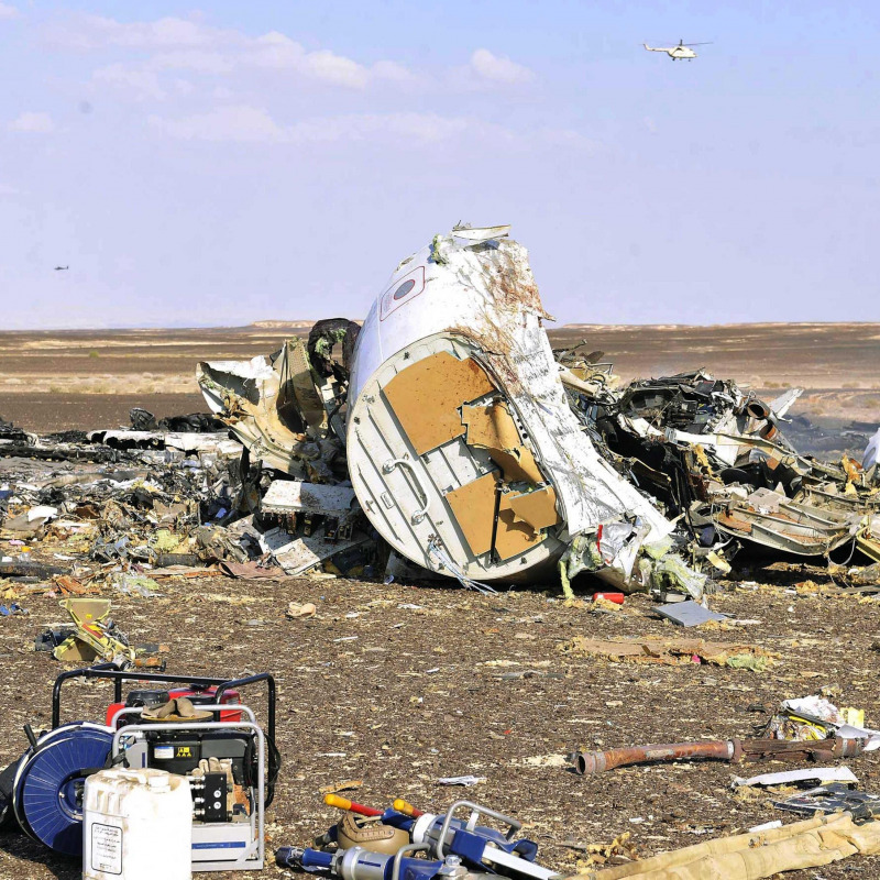 Resti dell'aereo che si è schiantato sul Sinai