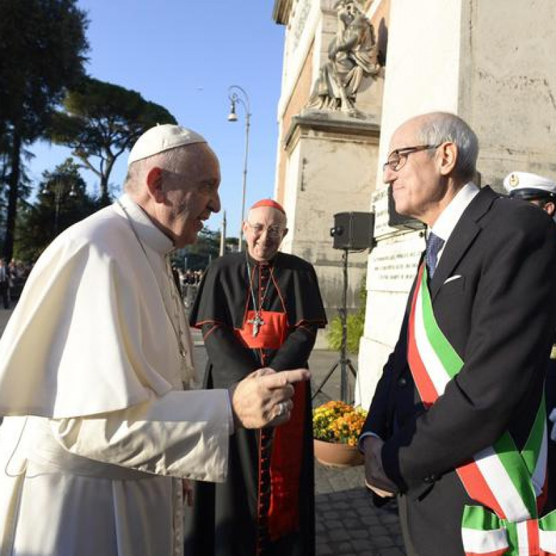 Papa Francesco all'incontro col commissario del Comune di Roma Francesco Paolo Tronca