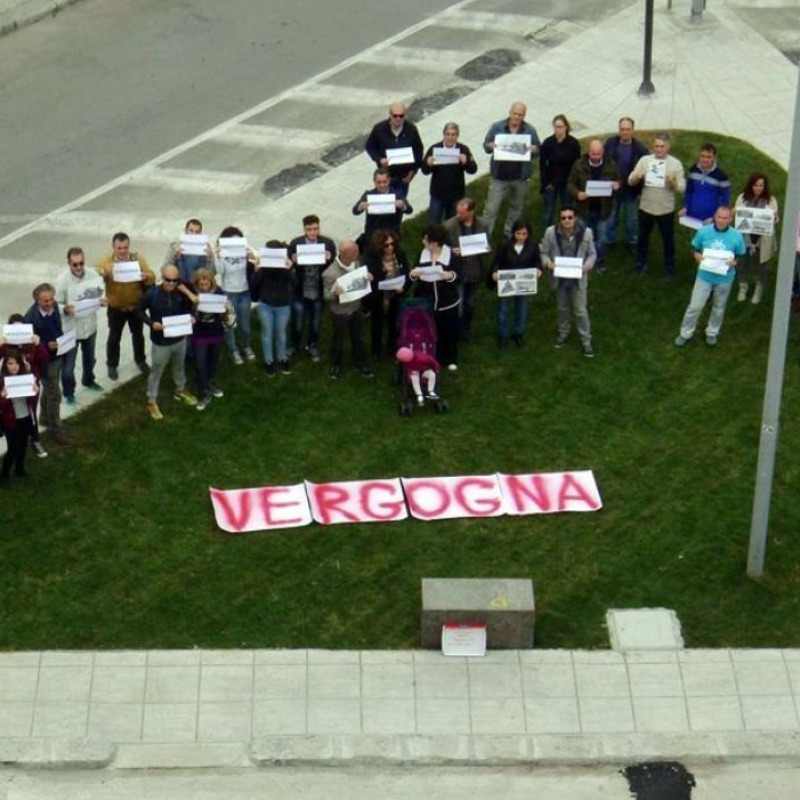 La protesta del comitato Bene Collettivo andata in scena in via Volturno nei giorni scorsi
