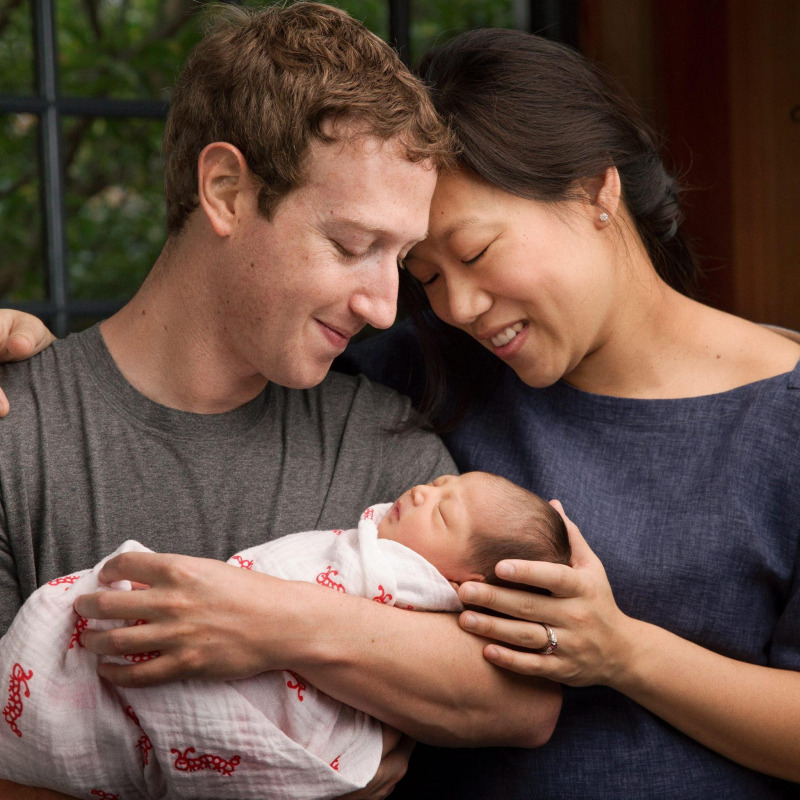 Zuckerberg insieme alla moglie e alla figlia Max