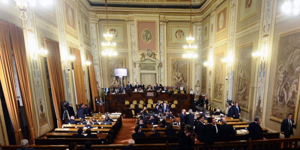 https://assets.gds.it/2016/02/assemblea_regionale_ars_palazzo_dei_normanni-970x485.jpg