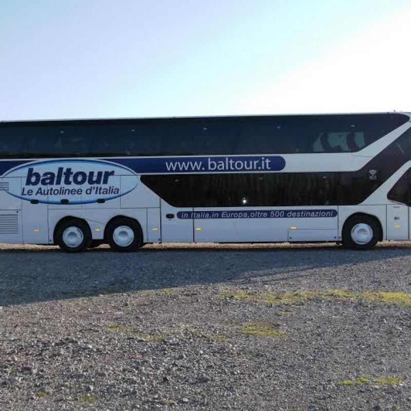 Un autobus di linea del gruppo Baltour